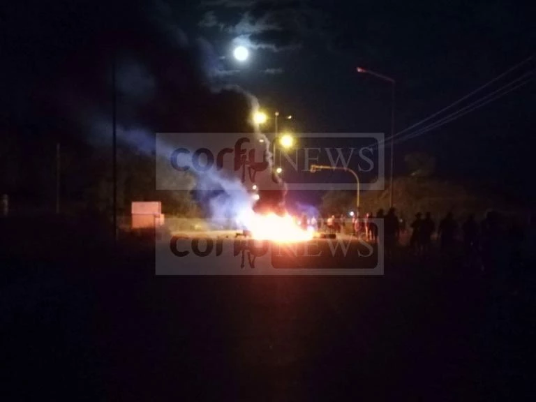 Κέρκυρα: Μαίνεται ο «πόλεμος» στην Λευκίμμη – Διέλυσαν φορτηγό που πίστεψαν ότι μεταφέρει σκουπίδια
